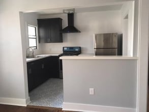 Building Photo - 2033 E 4th St