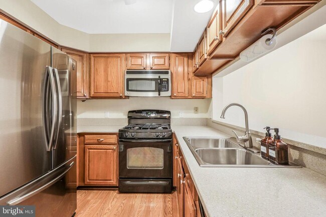 Foto del edificio - 6610 Cypress Point Rd