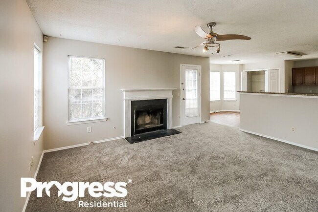 Building Photo - 1015 Redan Trce