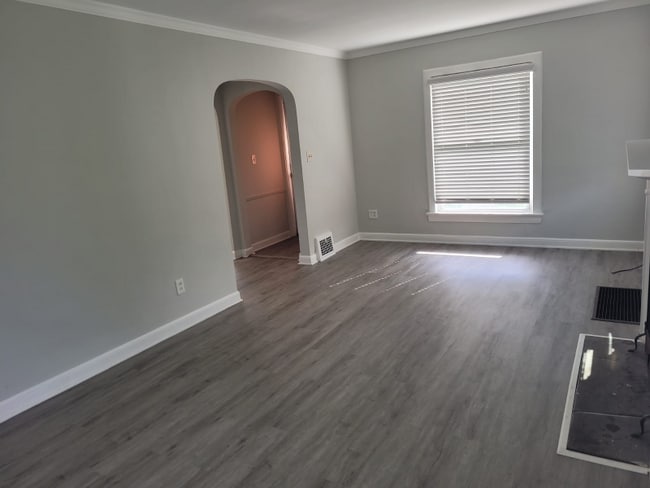 Photo - 3781 Grosvenor Rd House