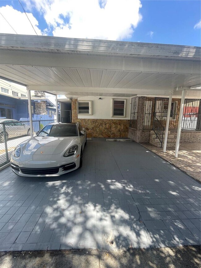 Foto del edificio - 1527 SW 2nd St