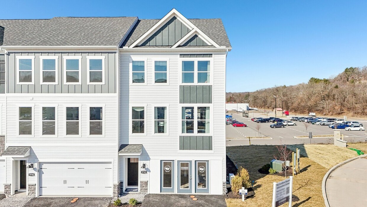 Foto principal - 9719 Hopkins St