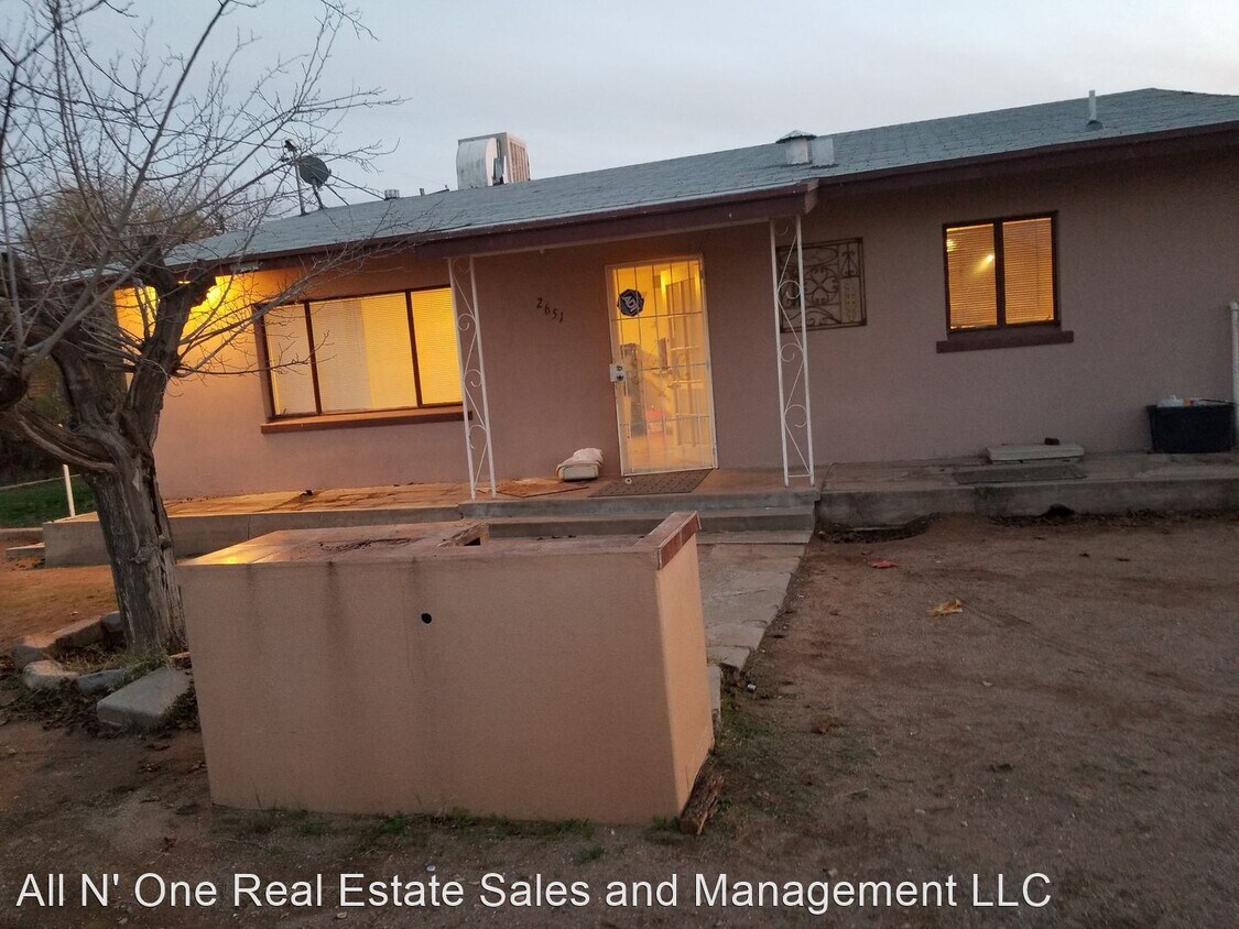 Foto principal - 3 br, 1 bath House - 2651 W. Milton Rd.