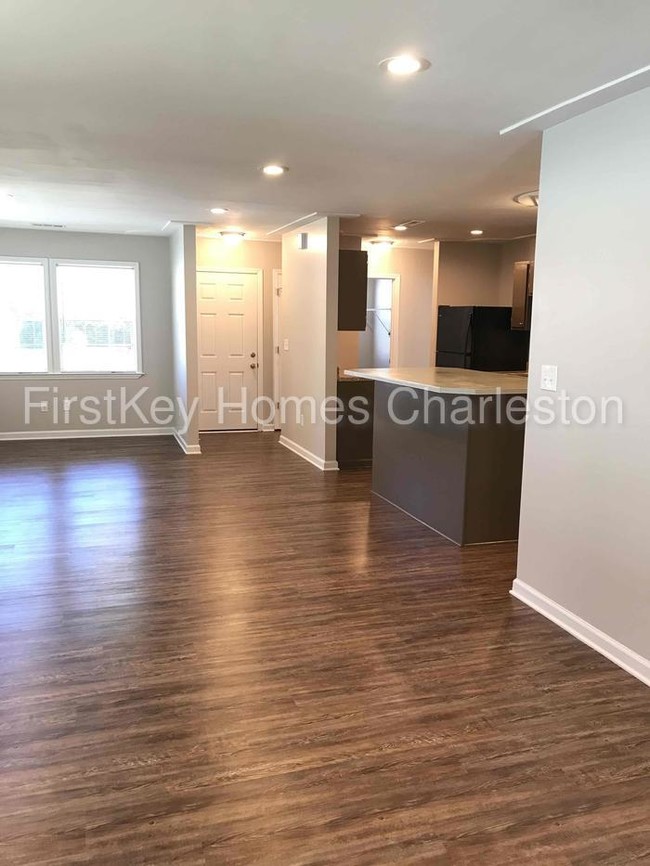 Building Photo - 5531 Buskirk Ave