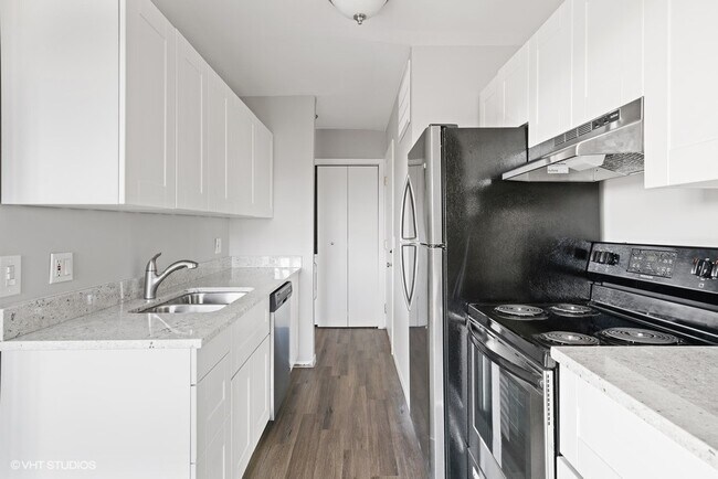 Foto del edificio - 5515 Lakeside Dr