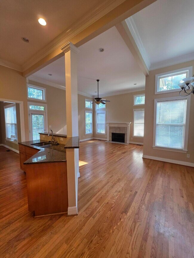 Foto del edificio - 306 Lochleven Ct