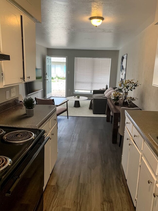 Interior Photo - Monarch Court