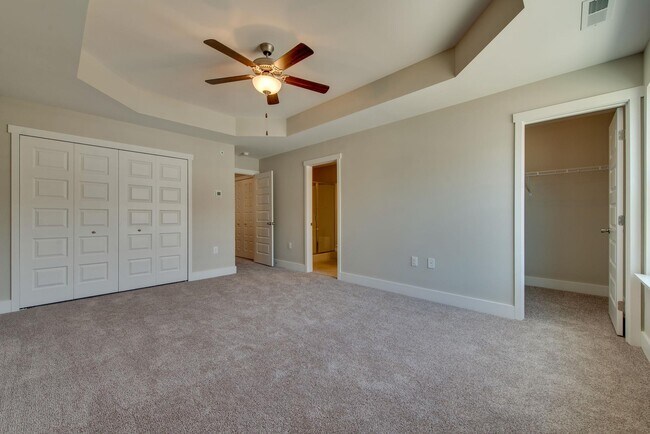 Building Photo - 6067 Hillside Ln