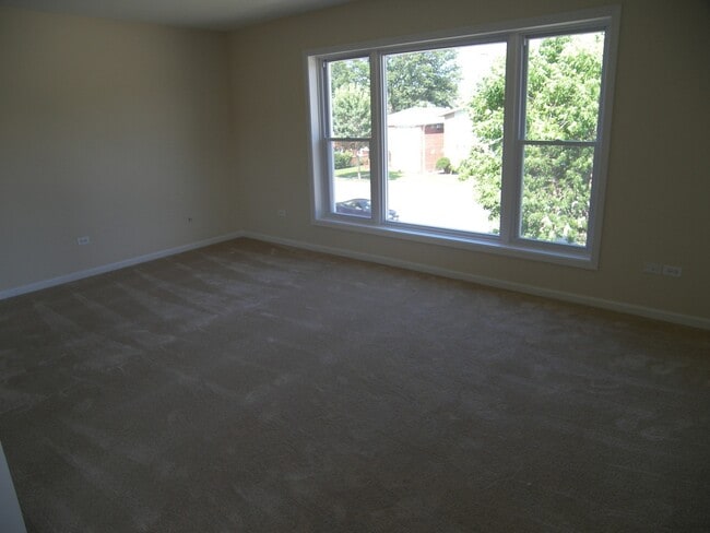 Living Room - 1536 S Mannheim Rd