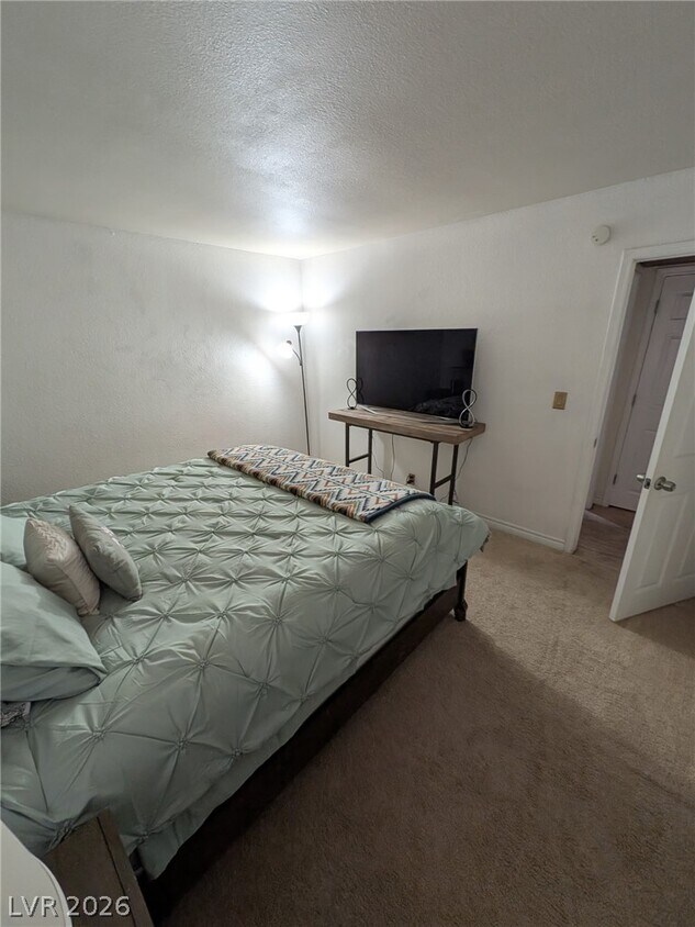 Foto del edificio - 4990 River Glen Dr
