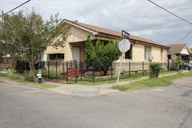 Building Photo - 3701 Freret St