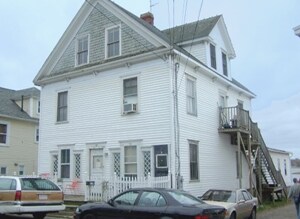 Primary Photo - 37 Bay St
