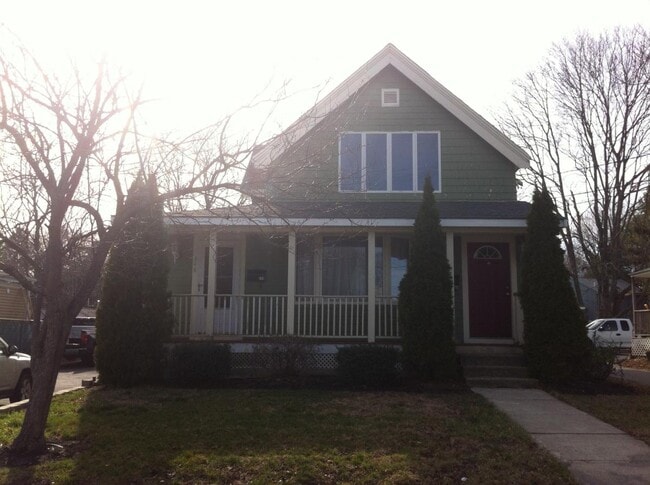 Building Photo - 246 Shaw St