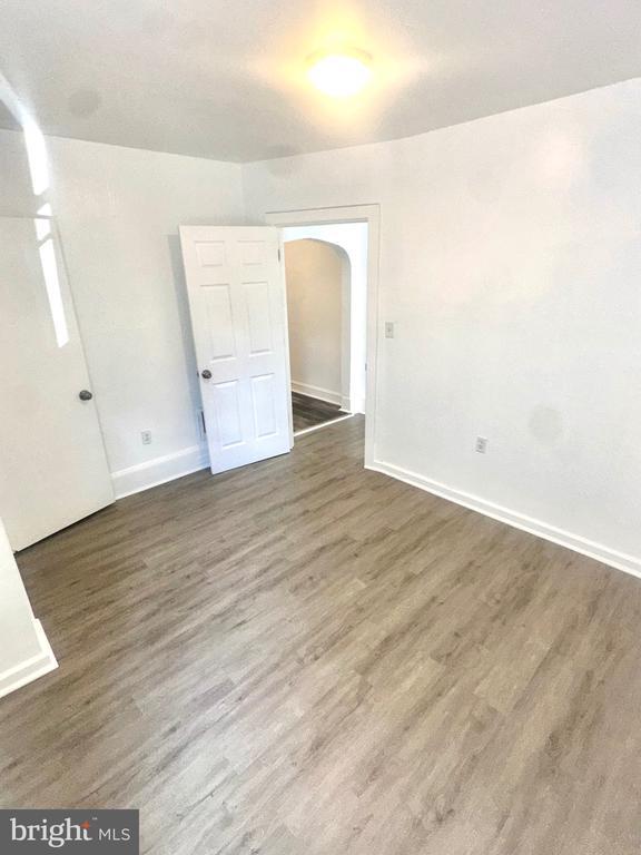 Building Photo - 26 Cavell St