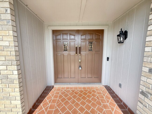 Building Photo - Inviting 3-Bedroom Haven with Shaded Backy...