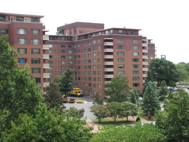 The building - 1011 Arlington Blvd