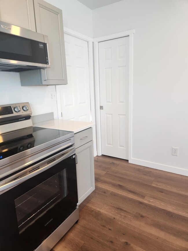 Photo - 405 Williams Ave N House