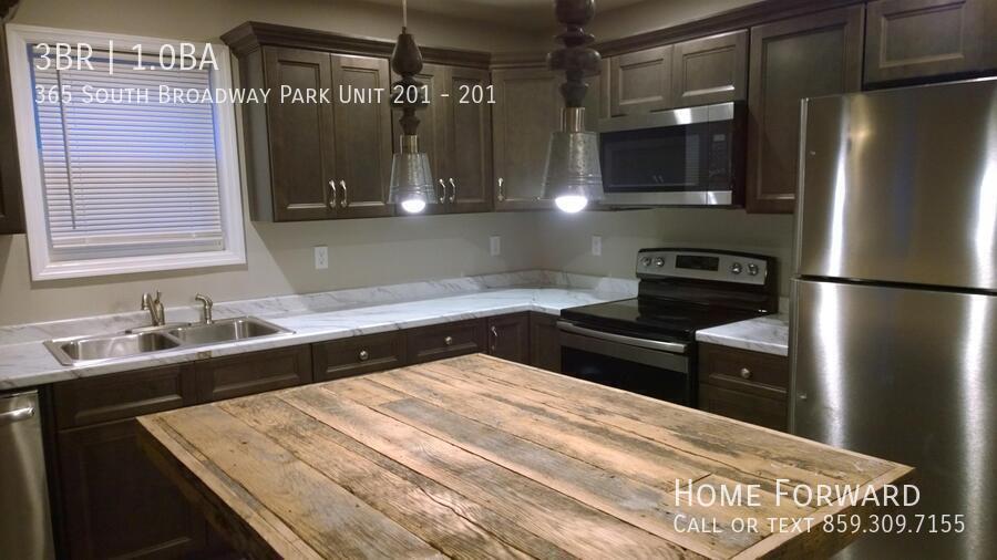 Building Photo - 365 S Broadway Park