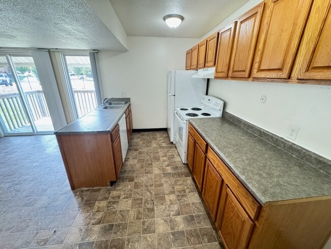 Building Photo - 7301 Buckingham Dr