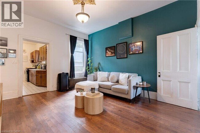 Photo du bâtiment - 132 Ferguson Ave N