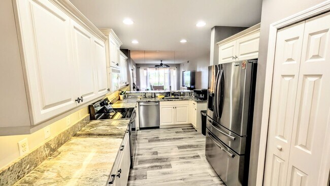 Foto del edificio - Annual UNfurnished 2/2 ground floor condo in water front boating community