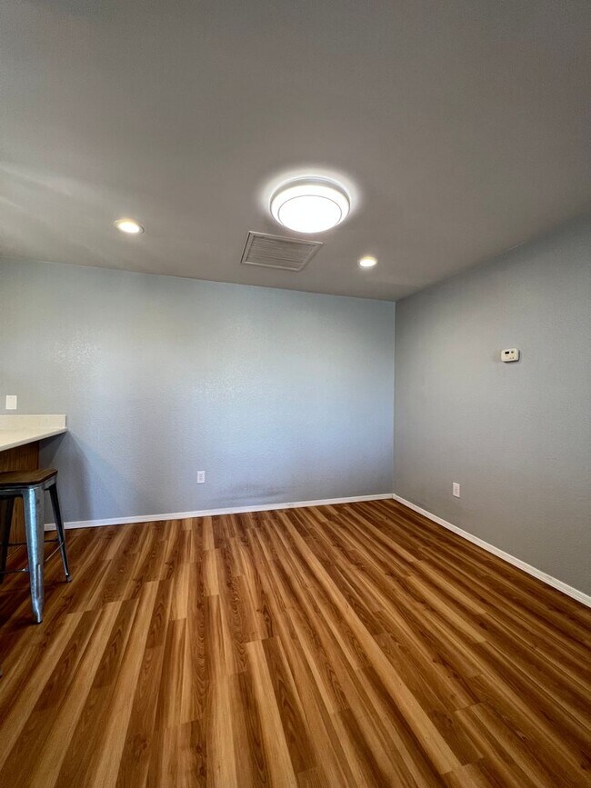 Building Photo - Two Bedroom Condo with great views!