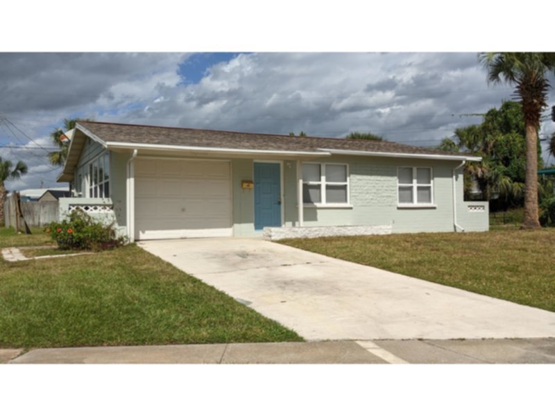 Foto principal - Steps from the Beach! 2 Bedroom 1 Bath Bun...