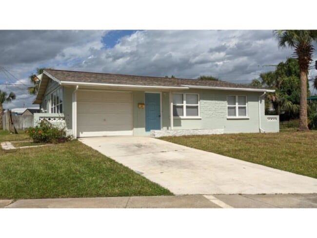Steps from the Beach! 2 Bedroom 1 Bath Bun... - Steps from the Beach! 2 Bedroom 1 Bath Bun... House