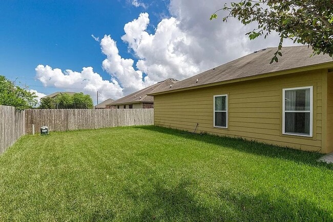 Building Photo - 6042 Natchez Dr