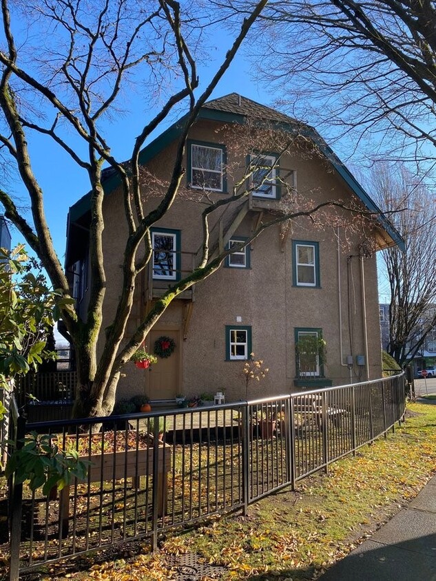 Primary Photo - 1003 Wolfe Av