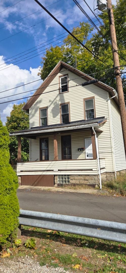 Building Photo - Charming 4-Bedroom Property in Prime Location (SECTION 8 VOUCHERS ACCEPTED)