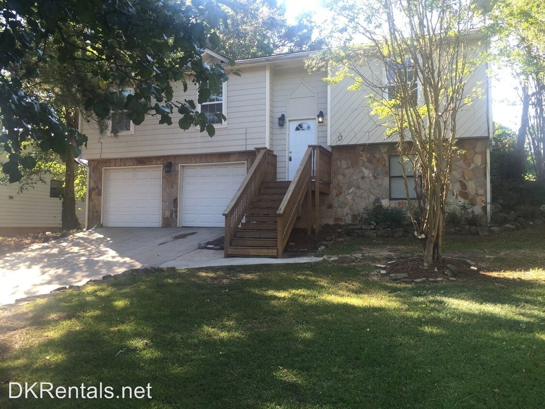 Primary Photo - 3806 N Camp Creek Pky SW