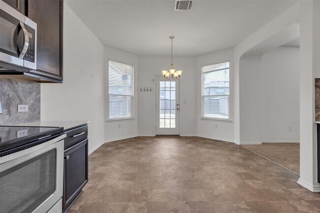 Foto del edificio - 6729 Horseshoe Pond Dr