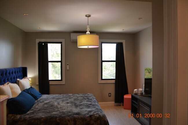 Building Photo - 393 Sumpter St