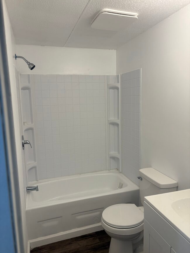 Building Photo - 736 Green Acres Ln