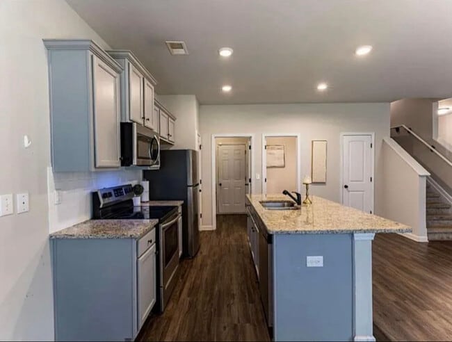 Building Photo - 1028 Mcconaughy Ct