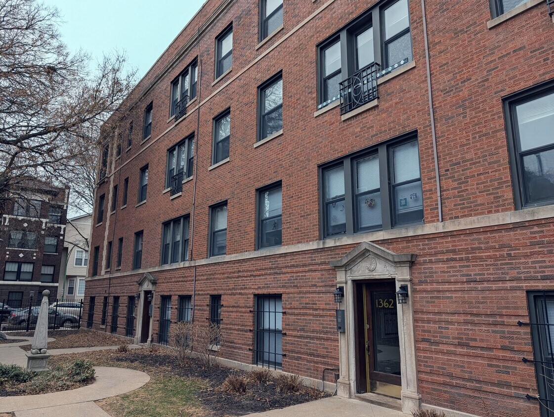 Foto del edificio - 1360 E 52nd St