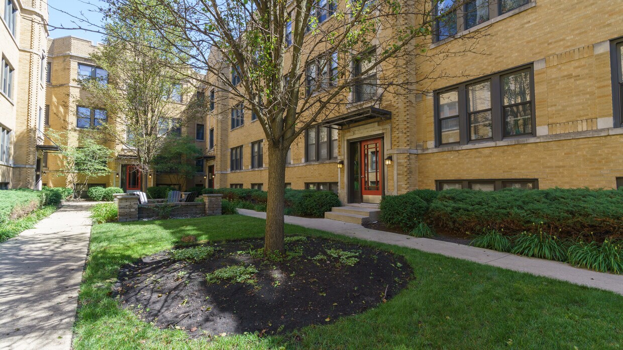 Foto principal - 1356 W Estes Ave