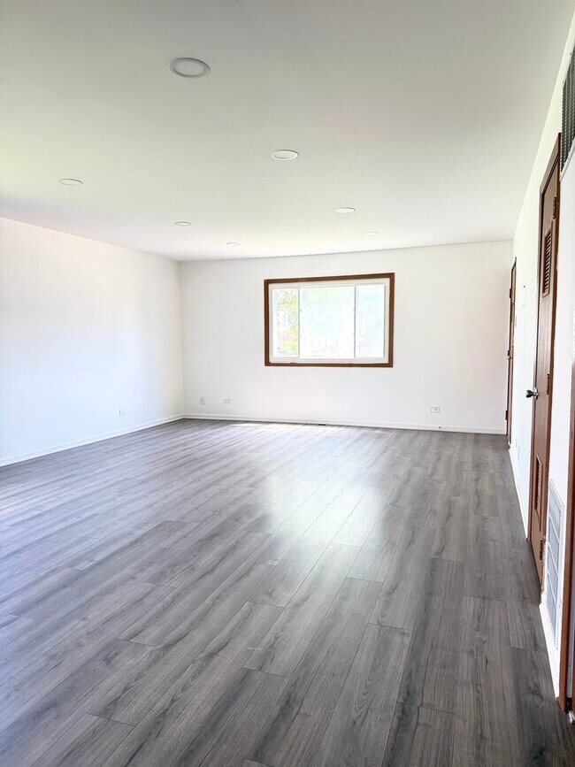 Foto del edificio - 311 Dawn Ct