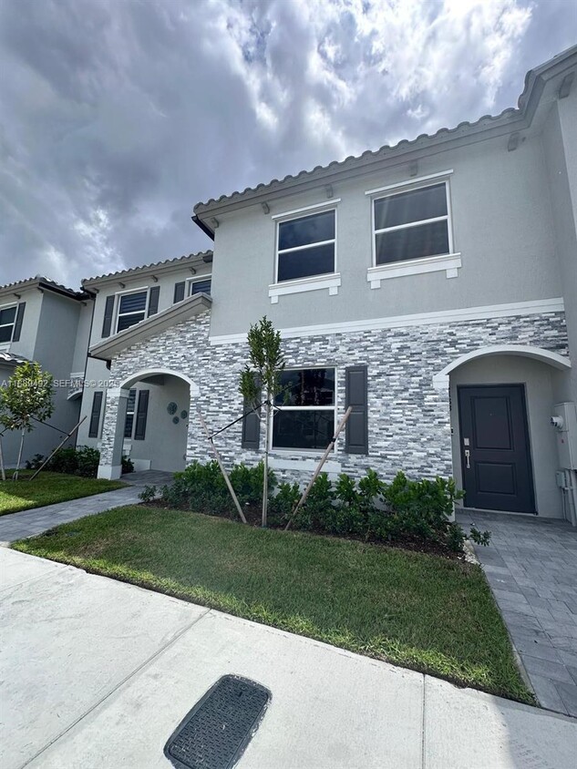 Primary Photo - 1183 NW 1st Ter