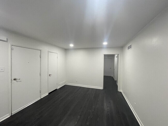 Foto del edificio - 4967 Kimball Ave