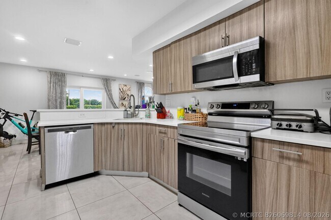 Building Photo - 5315 SW 125th Ave