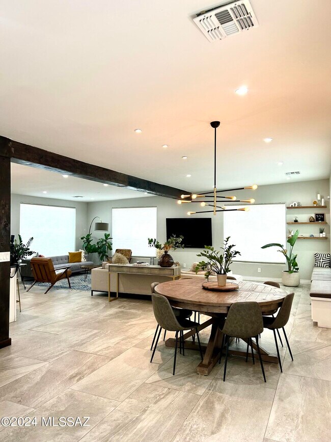 Foto del edificio - 5635 E Vía Arboleda