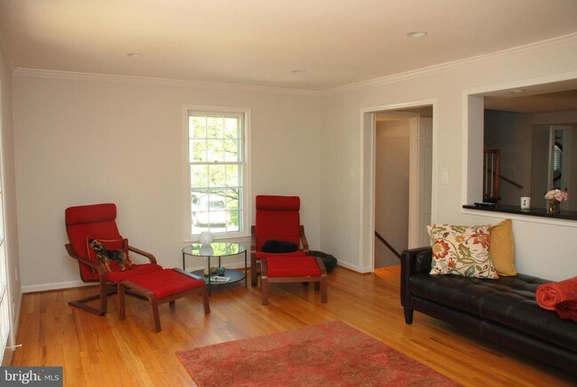 Building Photo - 6817 Market Square Dr