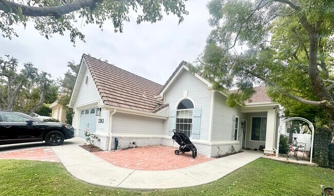 Building Photo - 2363 Laurelwood Dr