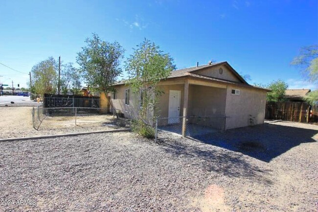 Building Photo - 1502 W Palmer Dr