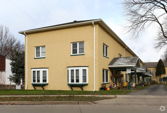 Building Photo - 501 Lake St