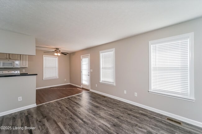 Foto del edificio - 6700 Leverett Ln