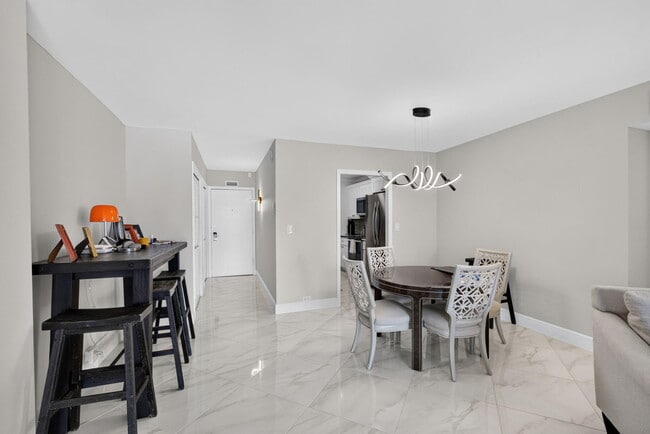Building Photo - 1208 Marine Way