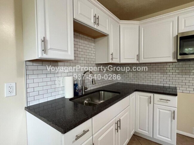 Foto del edificio - 523 Lambert Ln